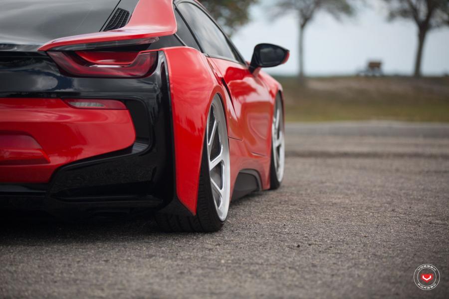 Детали экстерьера BMW i8 on Vossen Wheels (LC-108T) 2017 года  (фото 35 из 68)